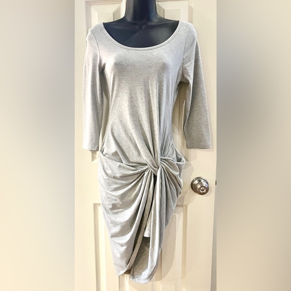 Almost Famous Light Gray Asymmetrical Knot Scoop-Neck 3/4 Sleeve Dress NWT - M - Picture 3 of 3